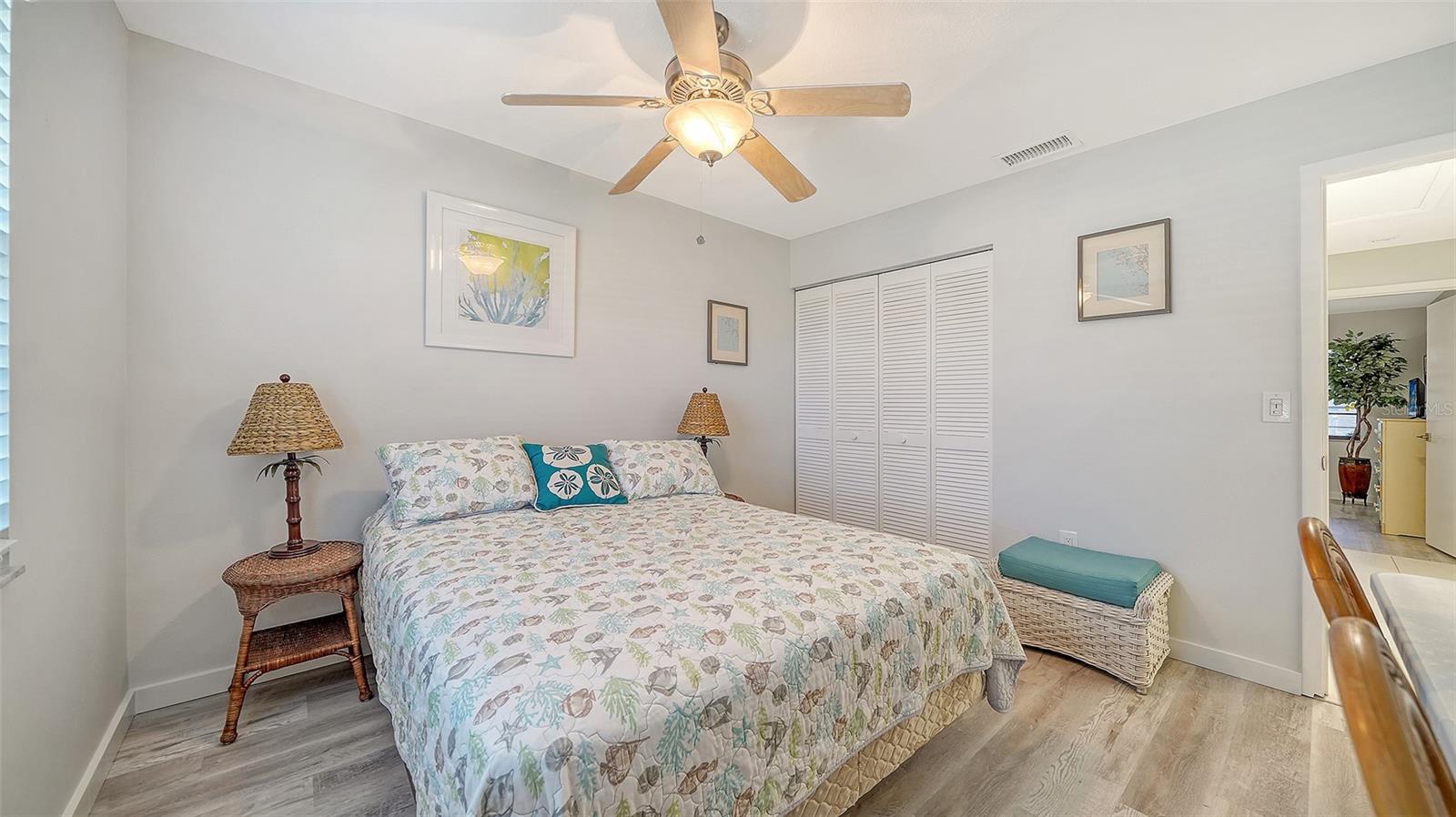 Image 22 of 47 For 100 Bayshore Road C