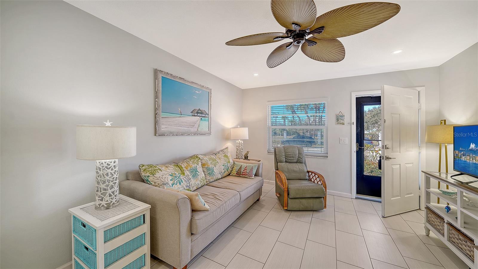 Image 7 of 47 For 100 Bayshore Road C