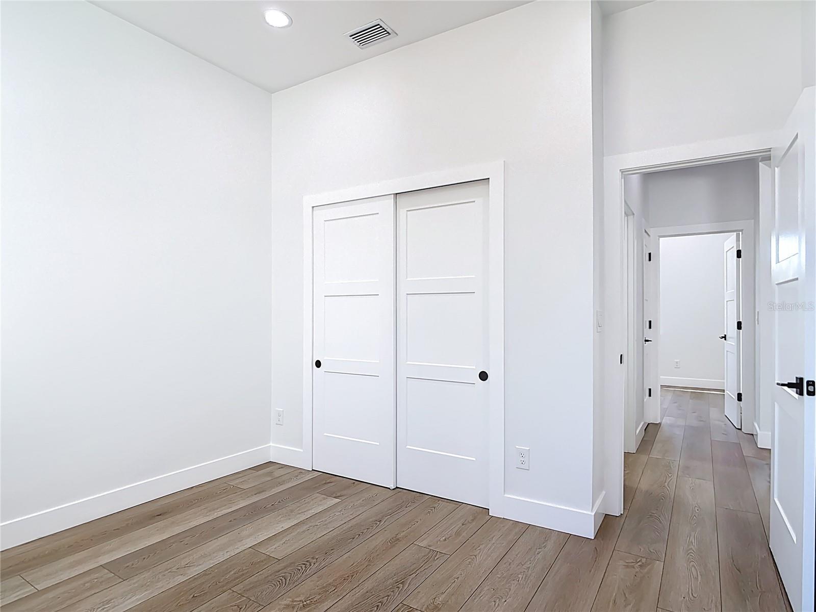 Listing photo id 8 for 4993 Prime Terrace