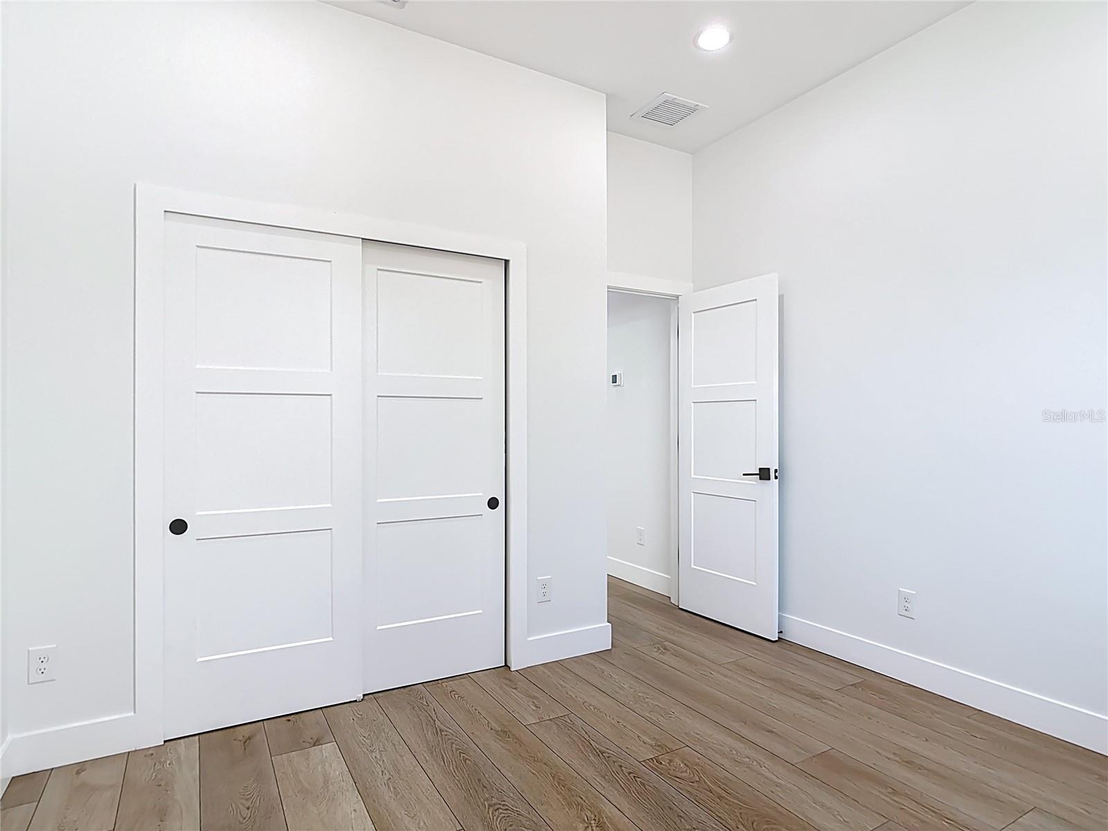 Listing photo id 9 for 4993 Prime Terrace