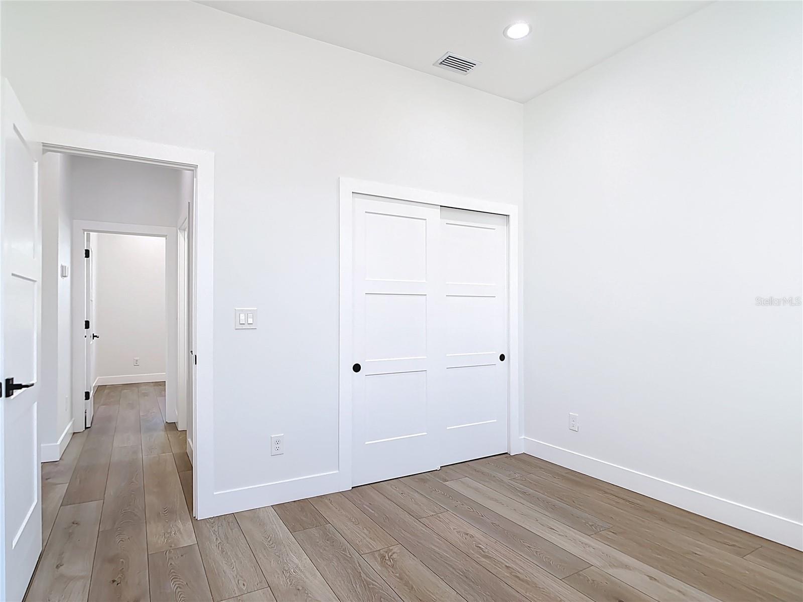 Listing photo id 10 for 4993 Prime Terrace