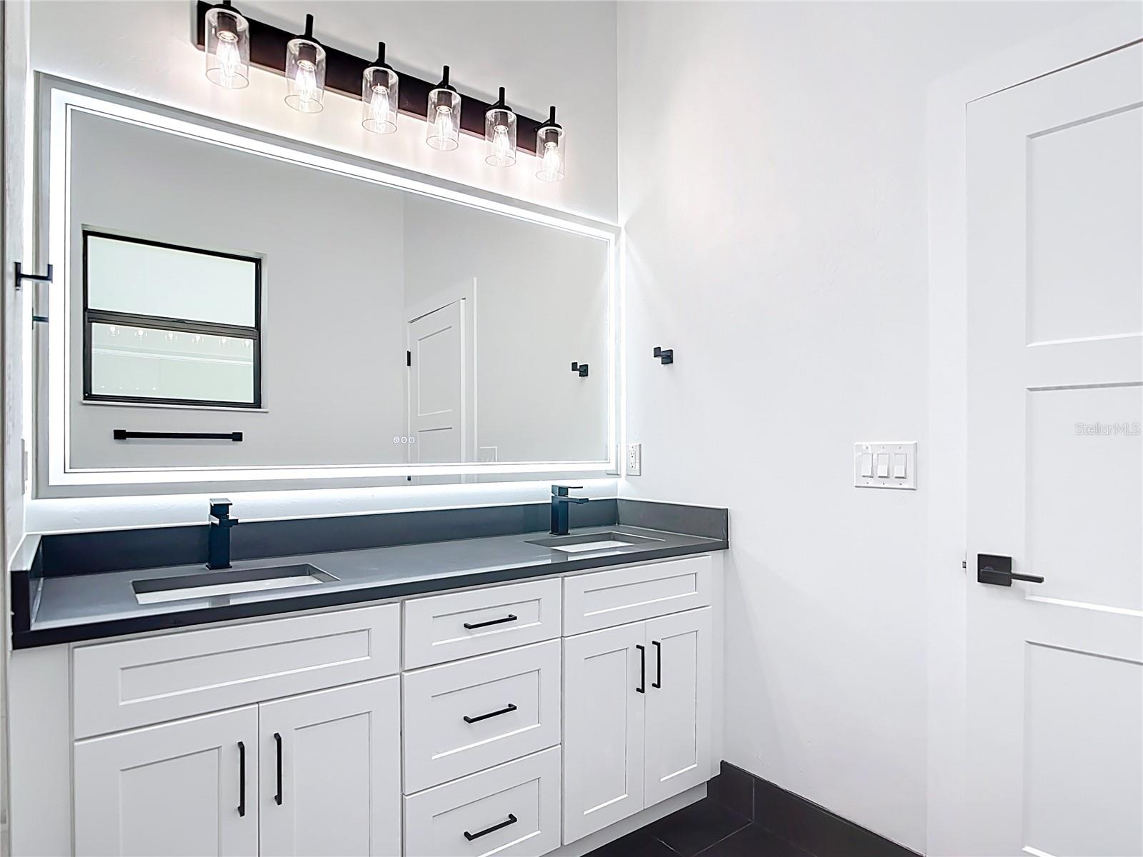 Listing photo id 14 for 4993 Prime Terrace