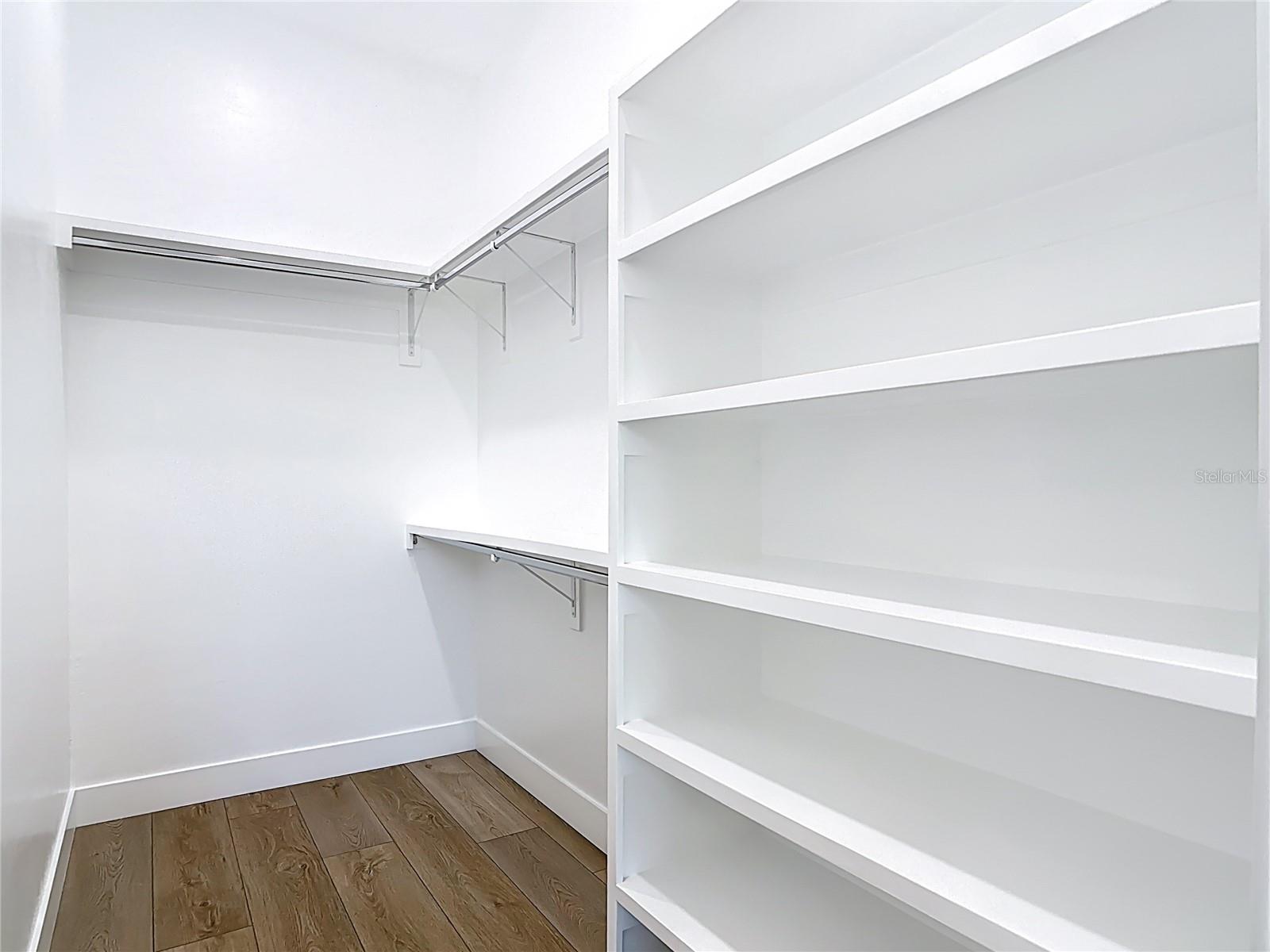 Listing photo id 15 for 4993 Prime Terrace