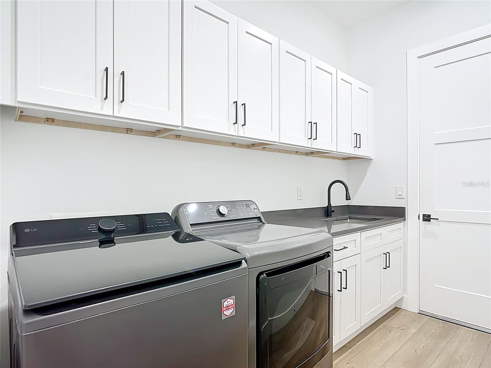 Listing photo id 17 for 4993 Prime Terrace