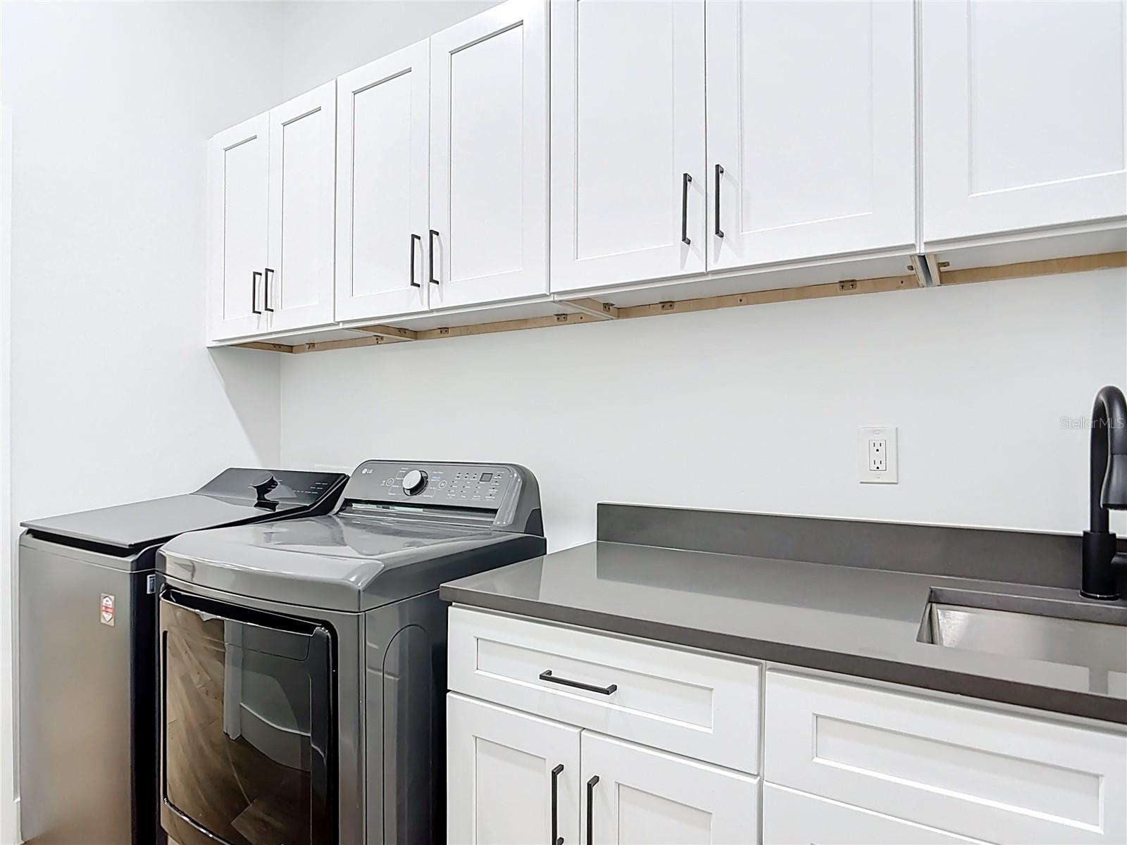 Listing photo id 18 for 4993 Prime Terrace