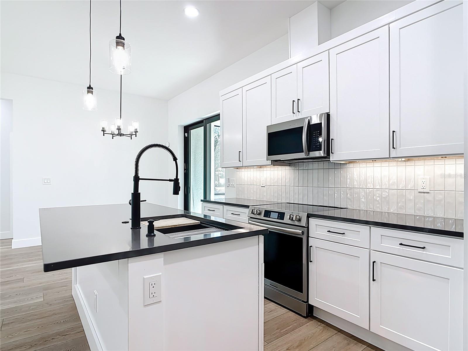 Listing photo id 1 for 4993 Prime Terrace