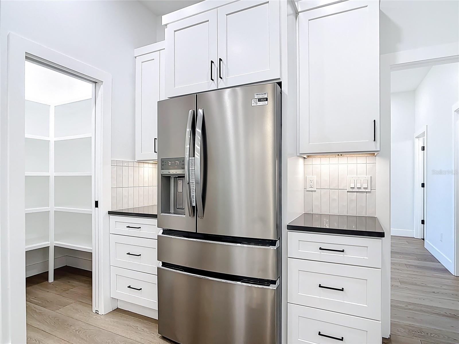 Listing photo id 2 for 4993 Prime Terrace