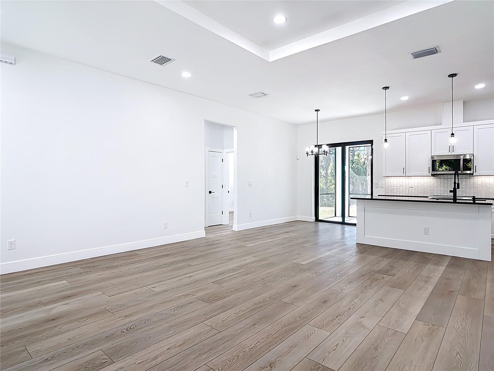 Listing photo id 3 for 4993 Prime Terrace