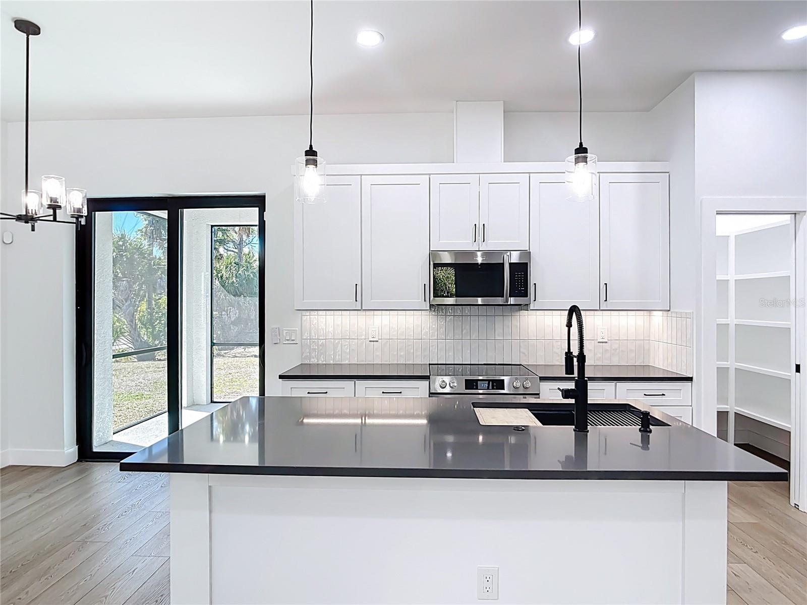 Listing photo id 4 for 4993 Prime Terrace