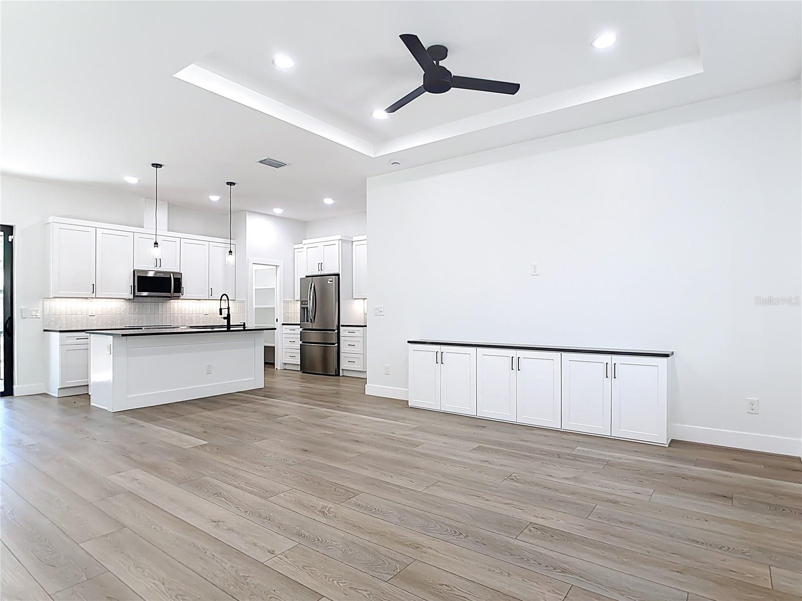 Listing photo id 5 for 4993 Prime Terrace