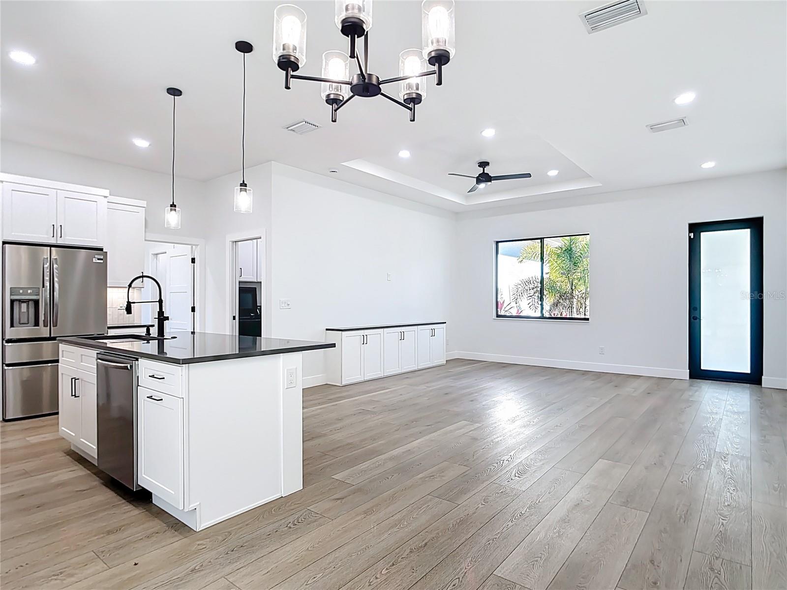 Listing photo id 6 for 4993 Prime Terrace