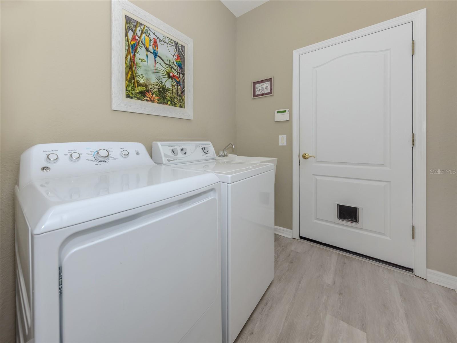 Image 28 of 51 For 11500 Dancing River Drive