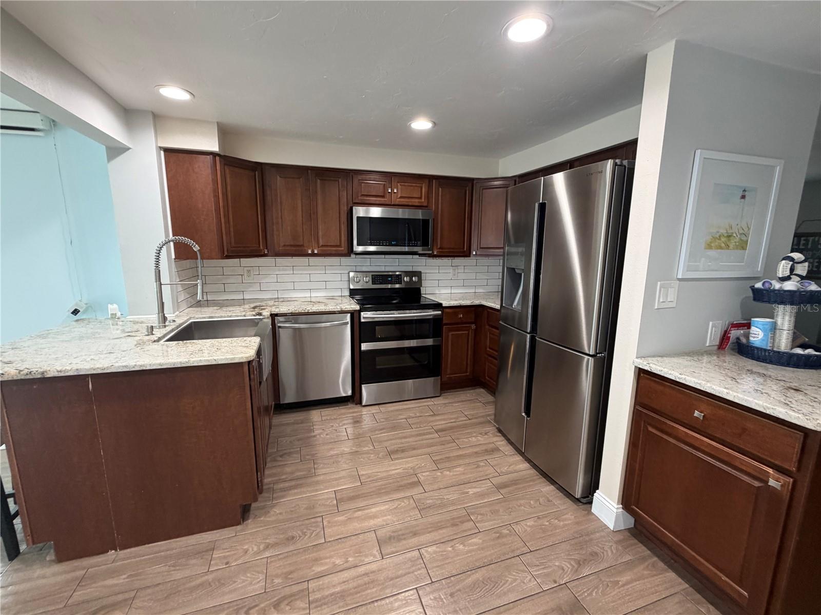 Image 13 of 29 For 716 Ixora Avenue