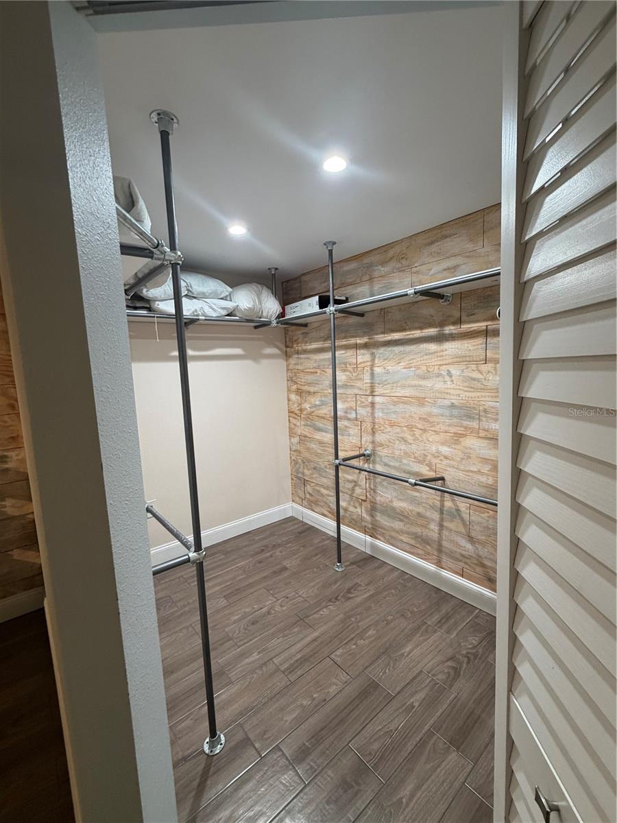 Image 16 of 29 For 716 Ixora Avenue