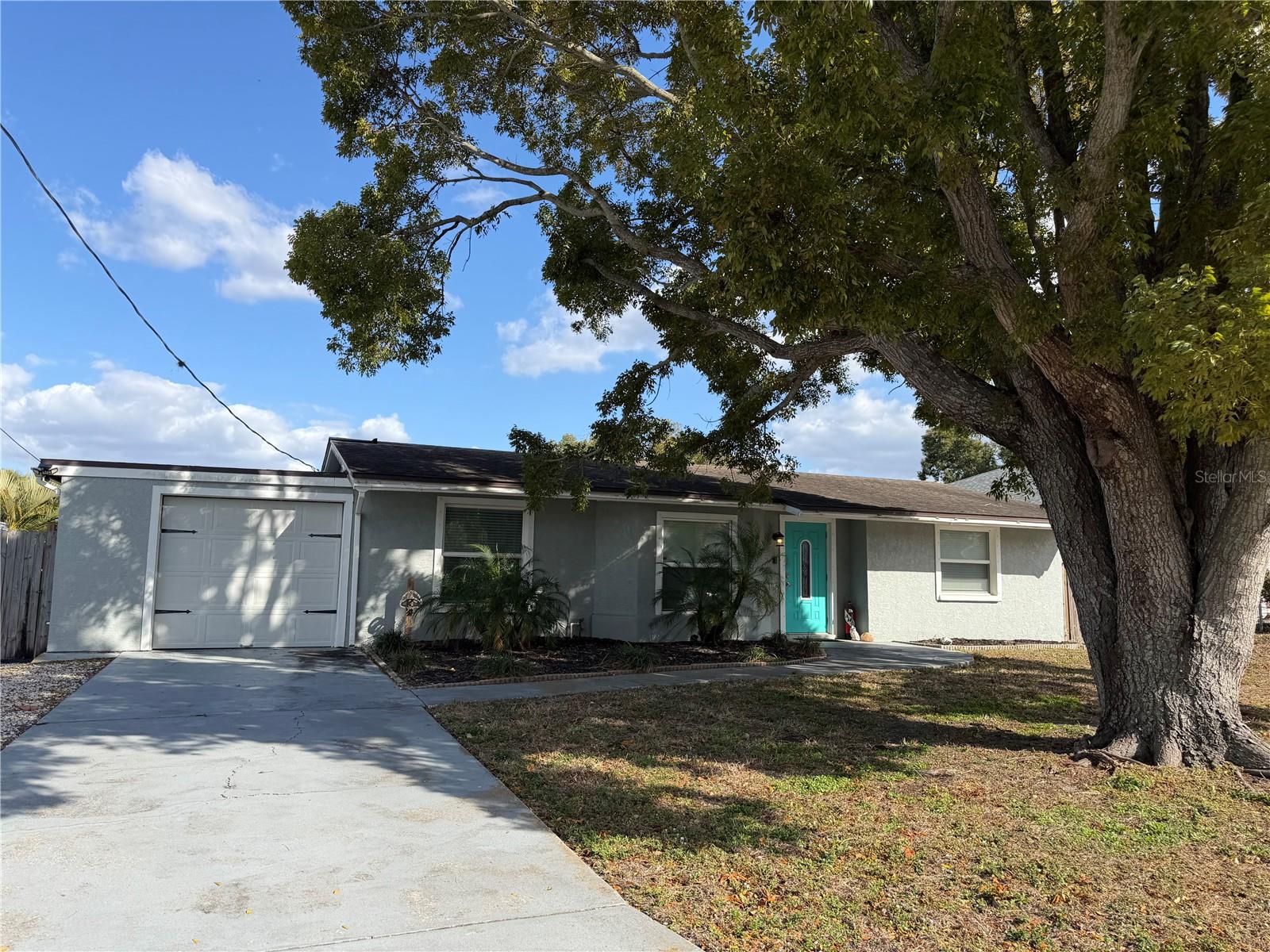 Image 4 of 29 For 716 Ixora Avenue