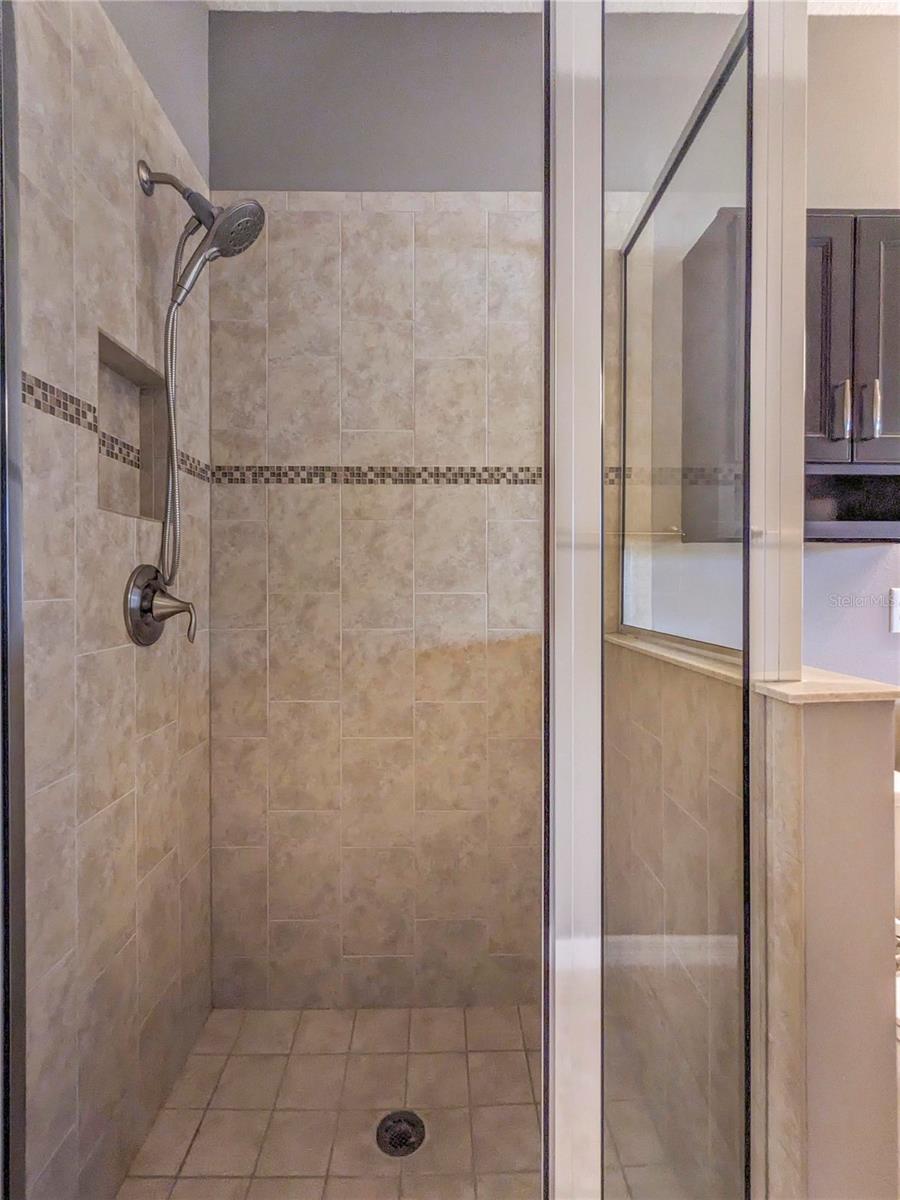 Image 19 of 49 For 3129 Oriole Drive 104