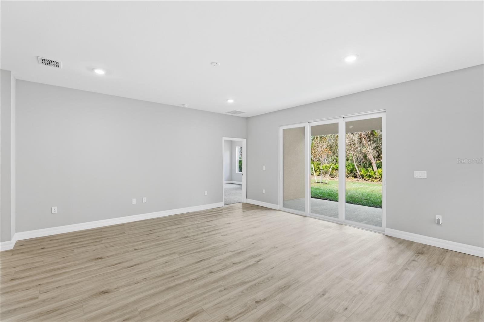 Image 5 of 33 For 5688 Myrt Road