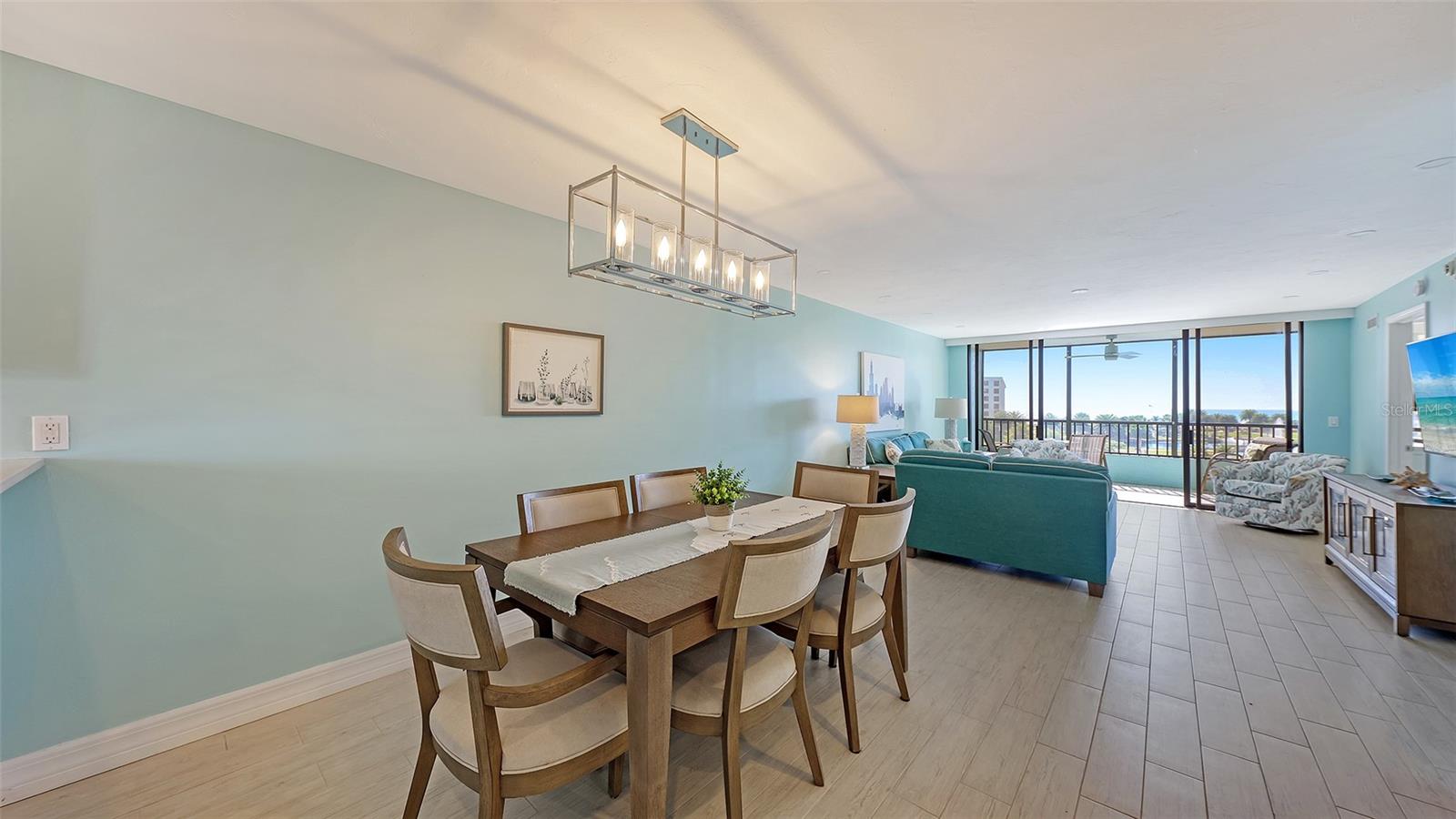 Image 10 of 76 For 5770 Midnight Pass Road 404