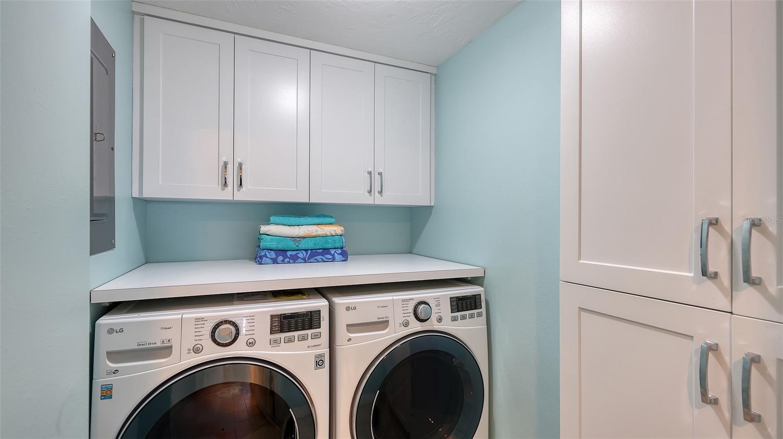 Image 21 of 76 For 5770 Midnight Pass Road 404