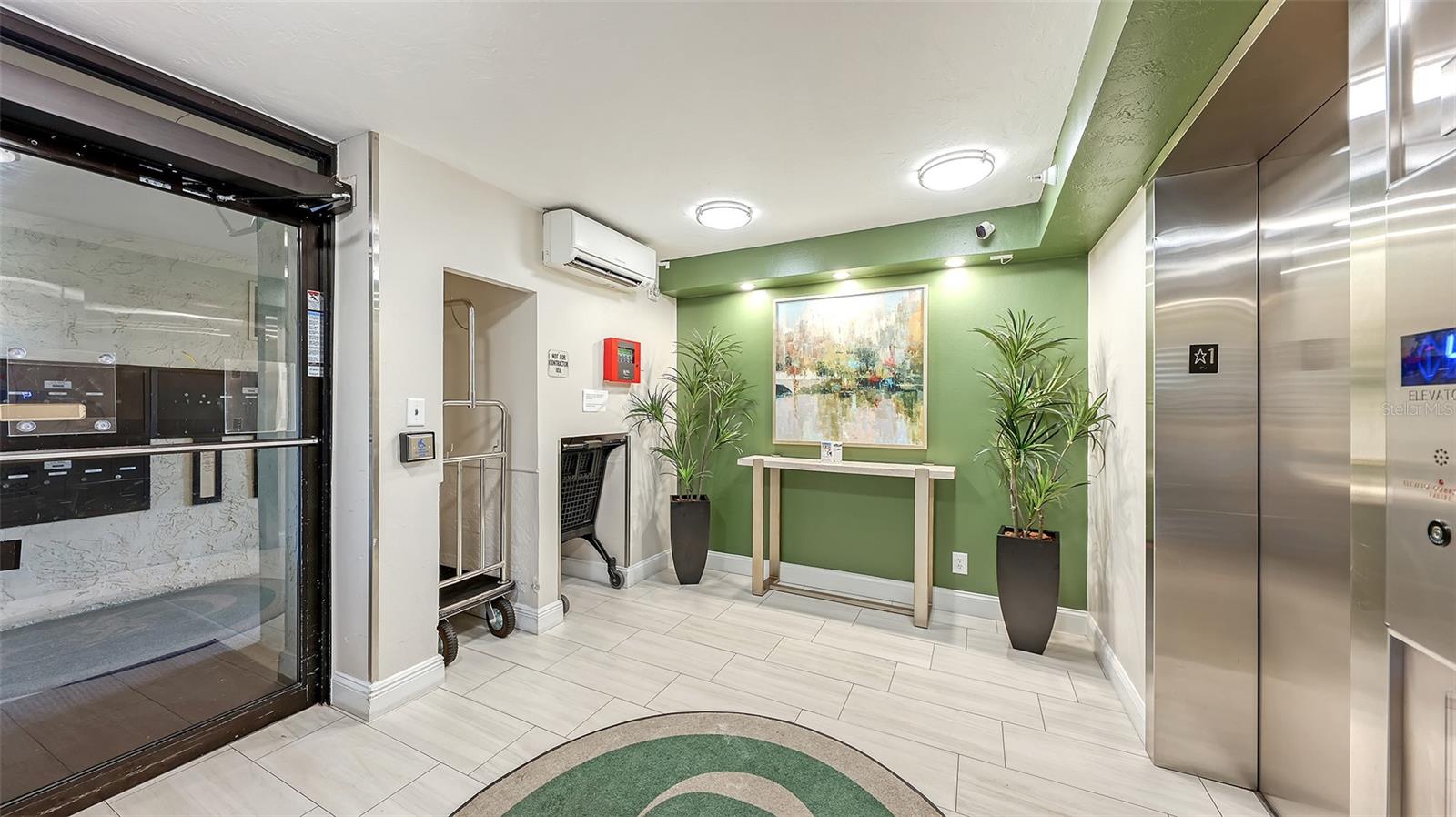 Image 23 of 76 For 5770 Midnight Pass Road 404