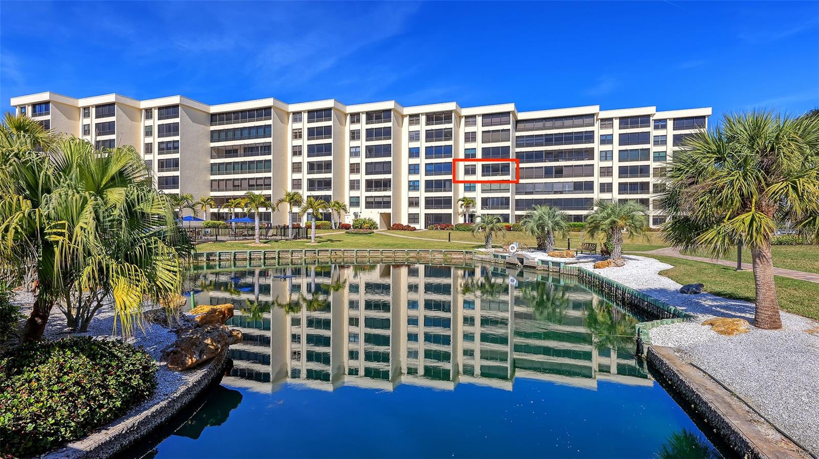 Image 25 of 76 For 5770 Midnight Pass Road 404