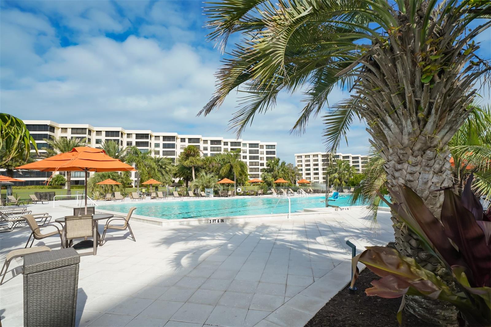 Image 36 of 76 For 5770 Midnight Pass Road 404