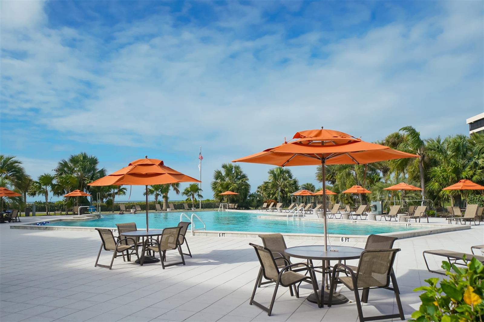 Image 37 of 76 For 5770 Midnight Pass Road 404