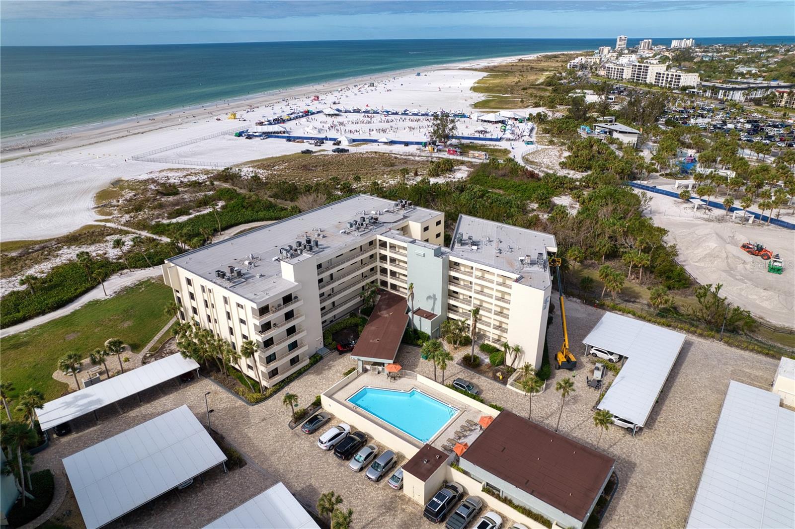 Image 39 of 76 For 5770 Midnight Pass Road 404