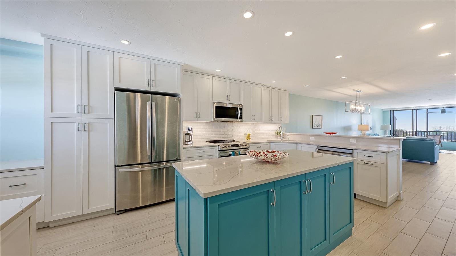 Image 4 of 76 For 5770 Midnight Pass Road 404