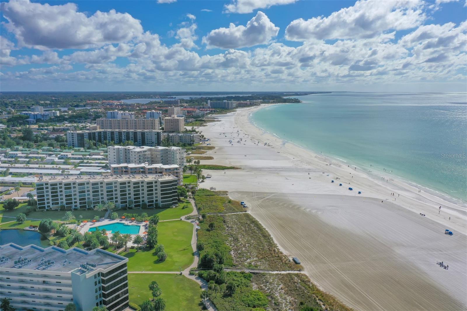 Image 52 of 76 For 5770 Midnight Pass Road 404