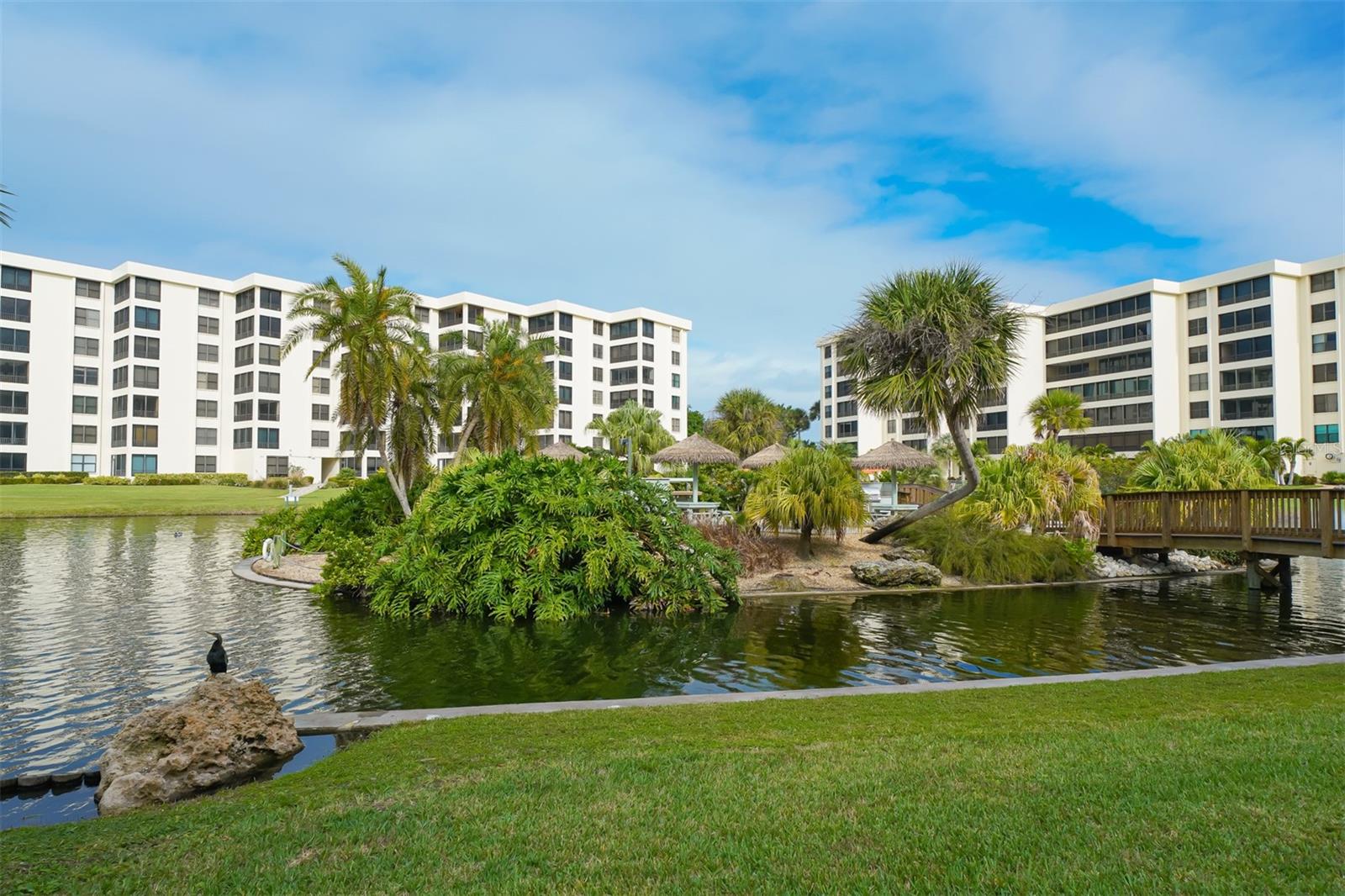 Image 55 of 76 For 5770 Midnight Pass Road 404