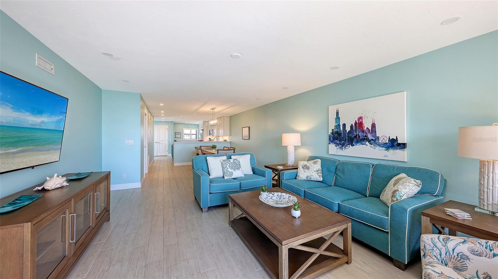 Image 8 of 76 For 5770 Midnight Pass Road 404