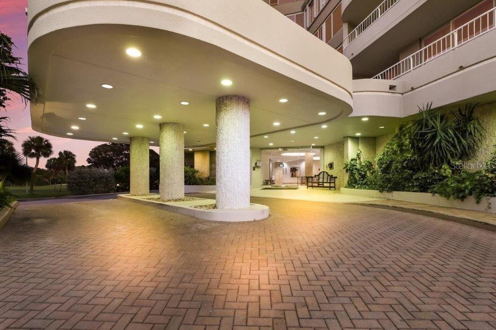 Image 19 of 27 For 775 Longboat Club Road 808