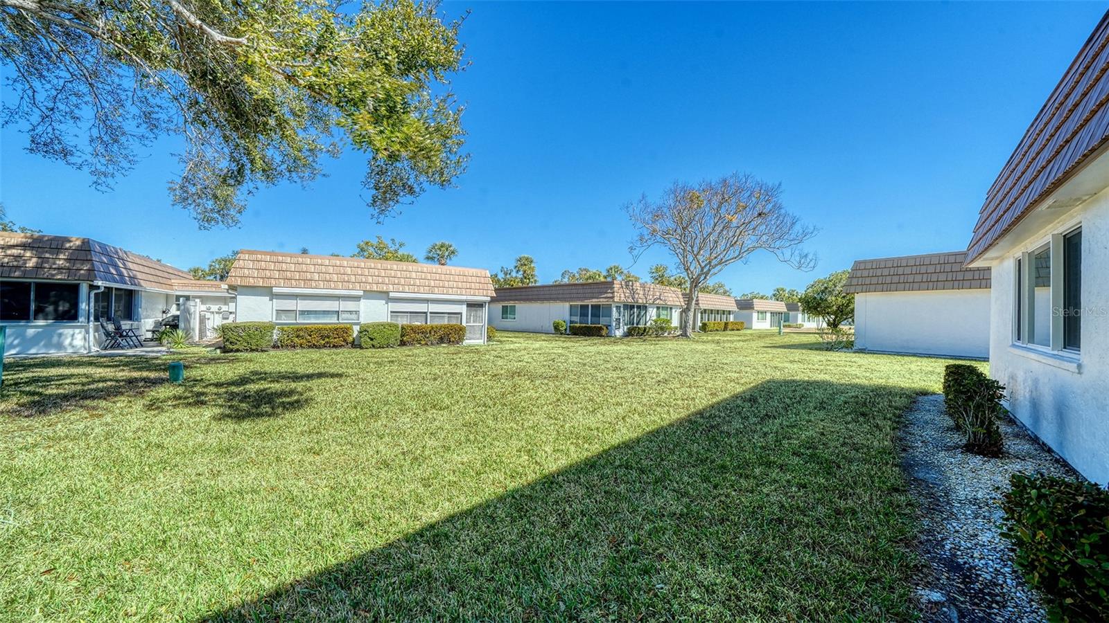 Image 26 of 66 For 2721 Riverbluff Place V-50