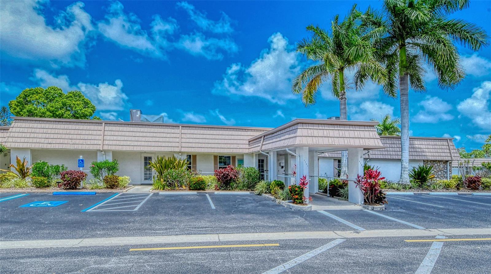 Image 33 of 66 For 2721 Riverbluff Place V-50