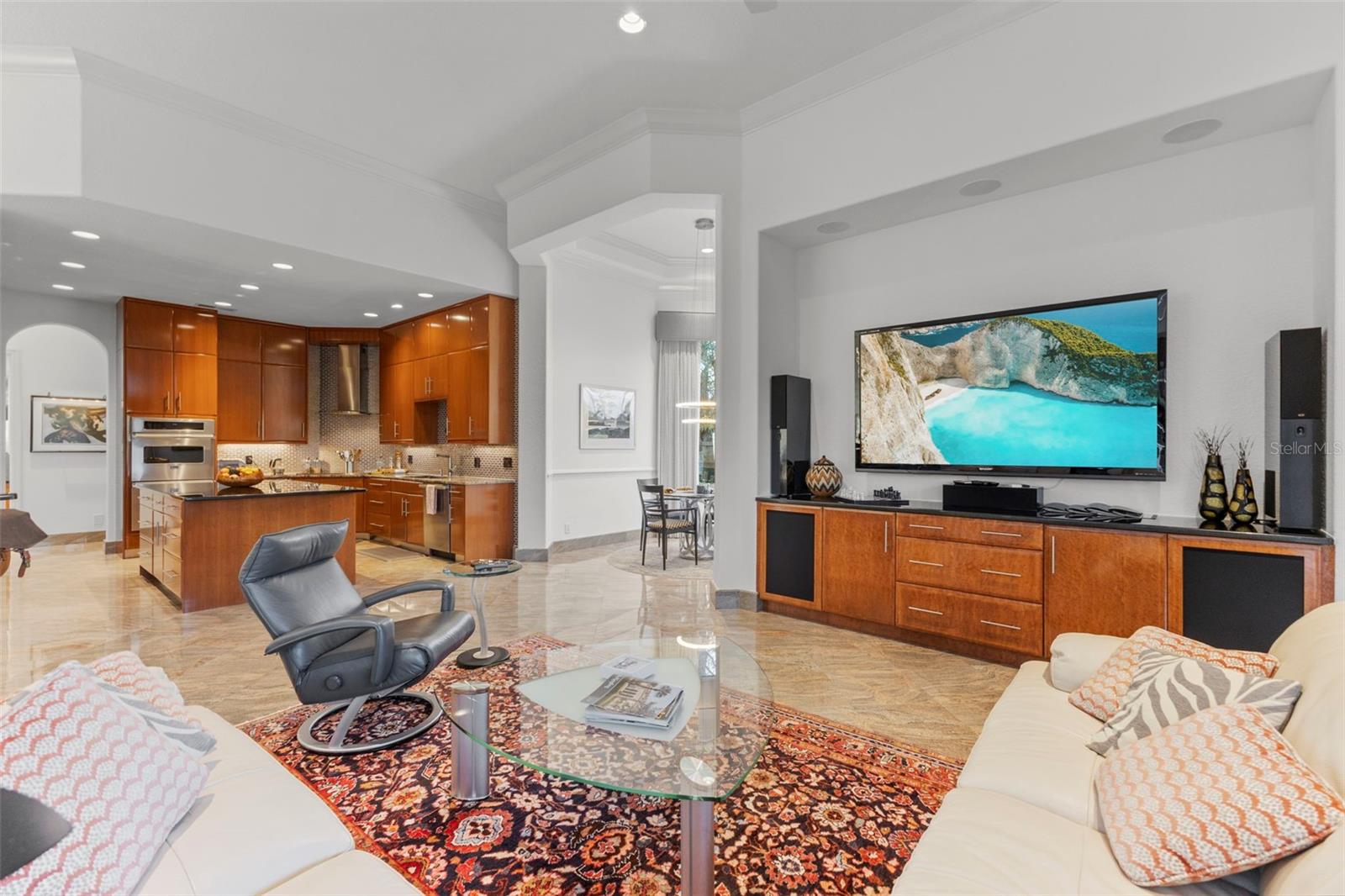 Listing photo id 11 for 530 Mac Ewen Drive