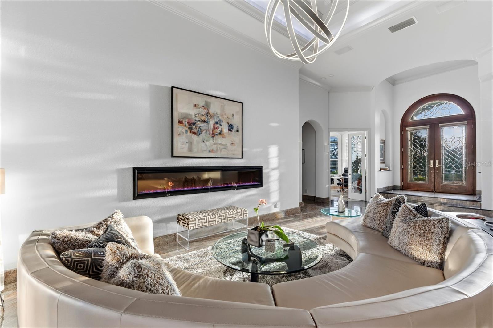 Listing photo id 13 for 530 Mac Ewen Drive