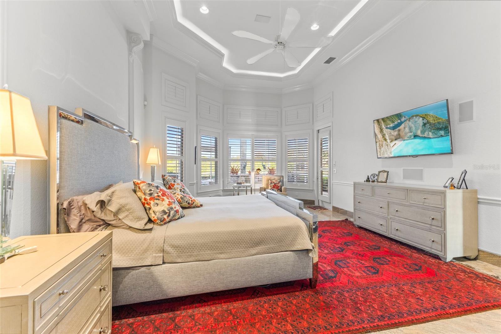 Listing photo id 18 for 530 Mac Ewen Drive