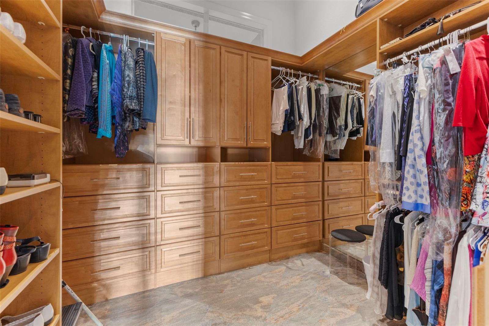 Listing photo id 20 for 530 Mac Ewen Drive