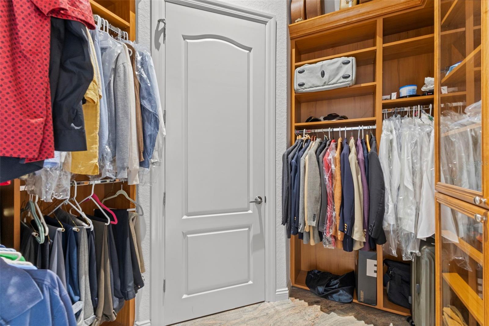 Listing photo id 21 for 530 Mac Ewen Drive