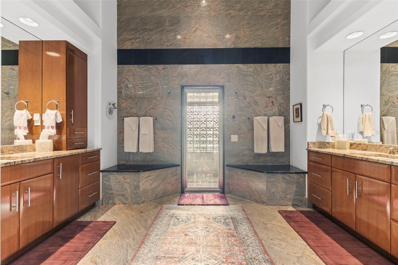 Listing photo id 23 for 530 Mac Ewen Drive