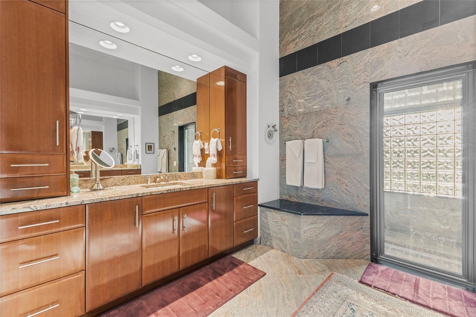 Listing photo id 25 for 530 Mac Ewen Drive