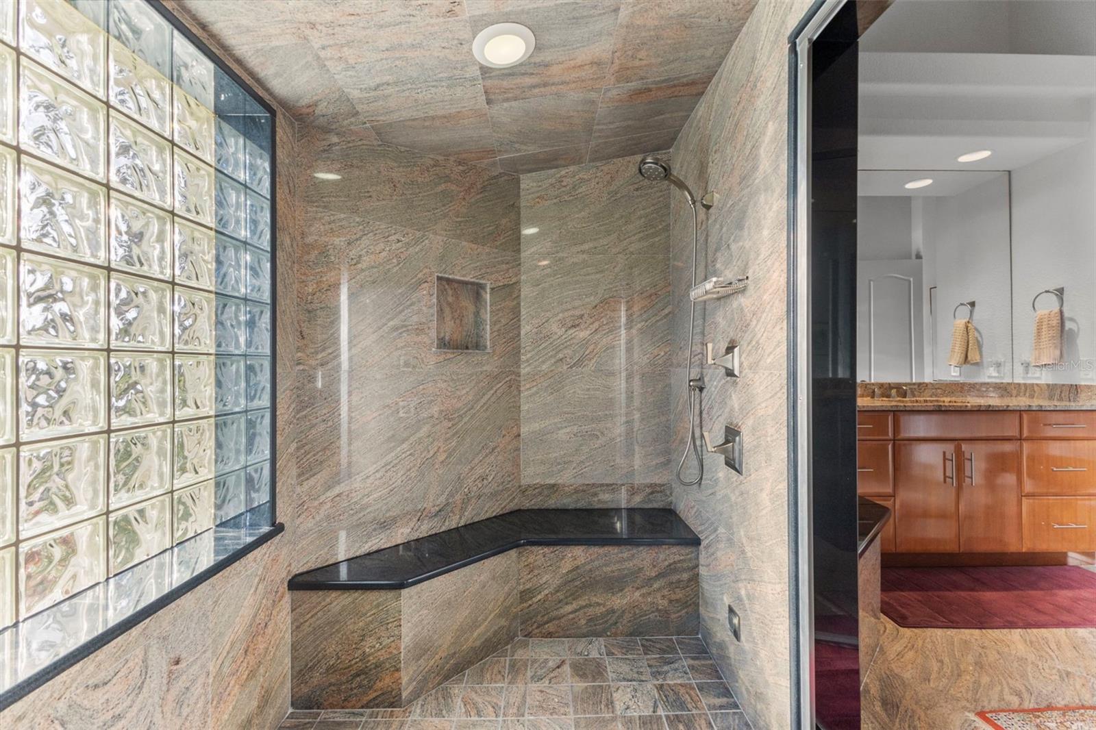 Listing photo id 26 for 530 Mac Ewen Drive