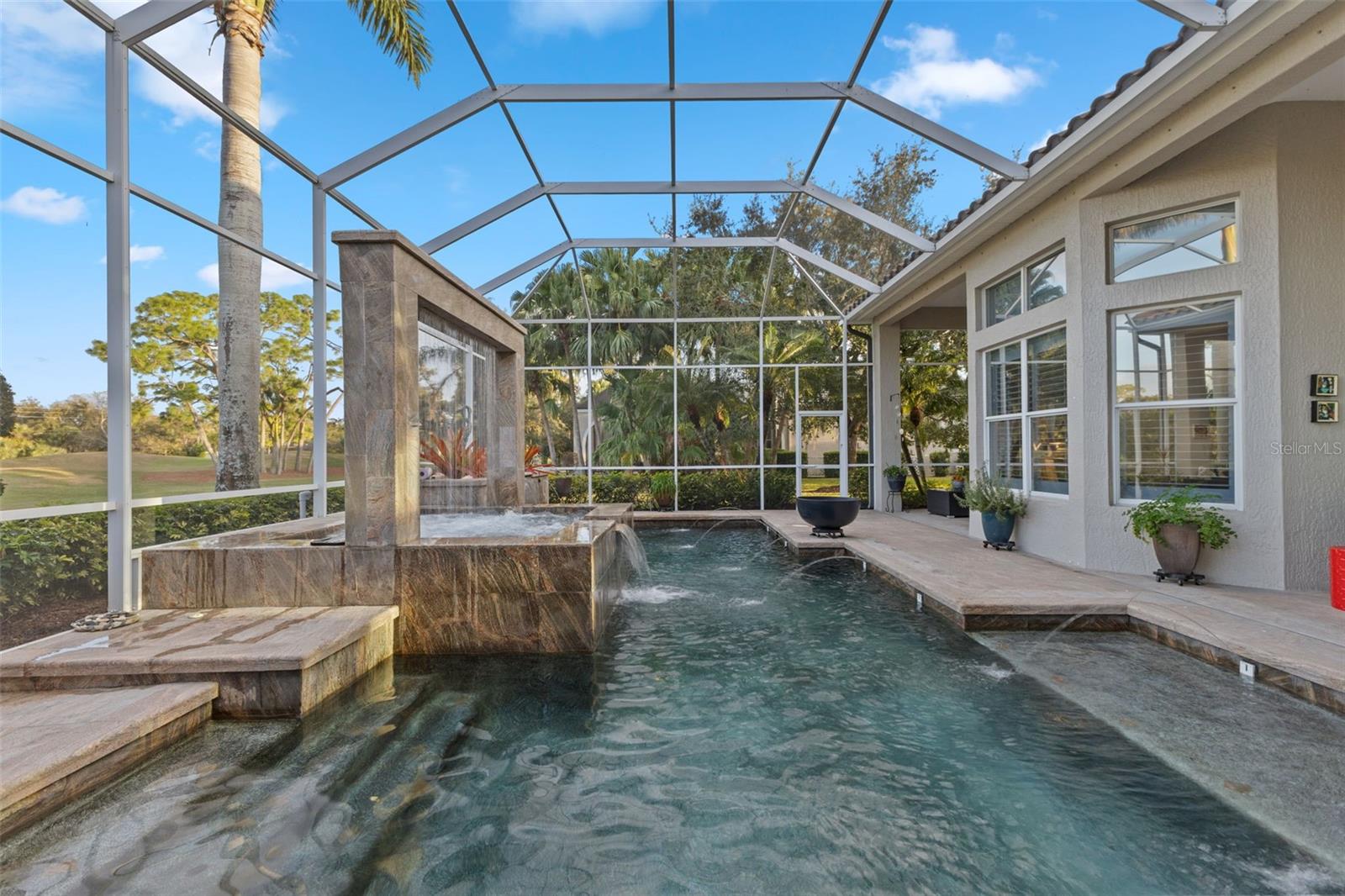 Listing photo id 1 for 530 Mac Ewen Drive