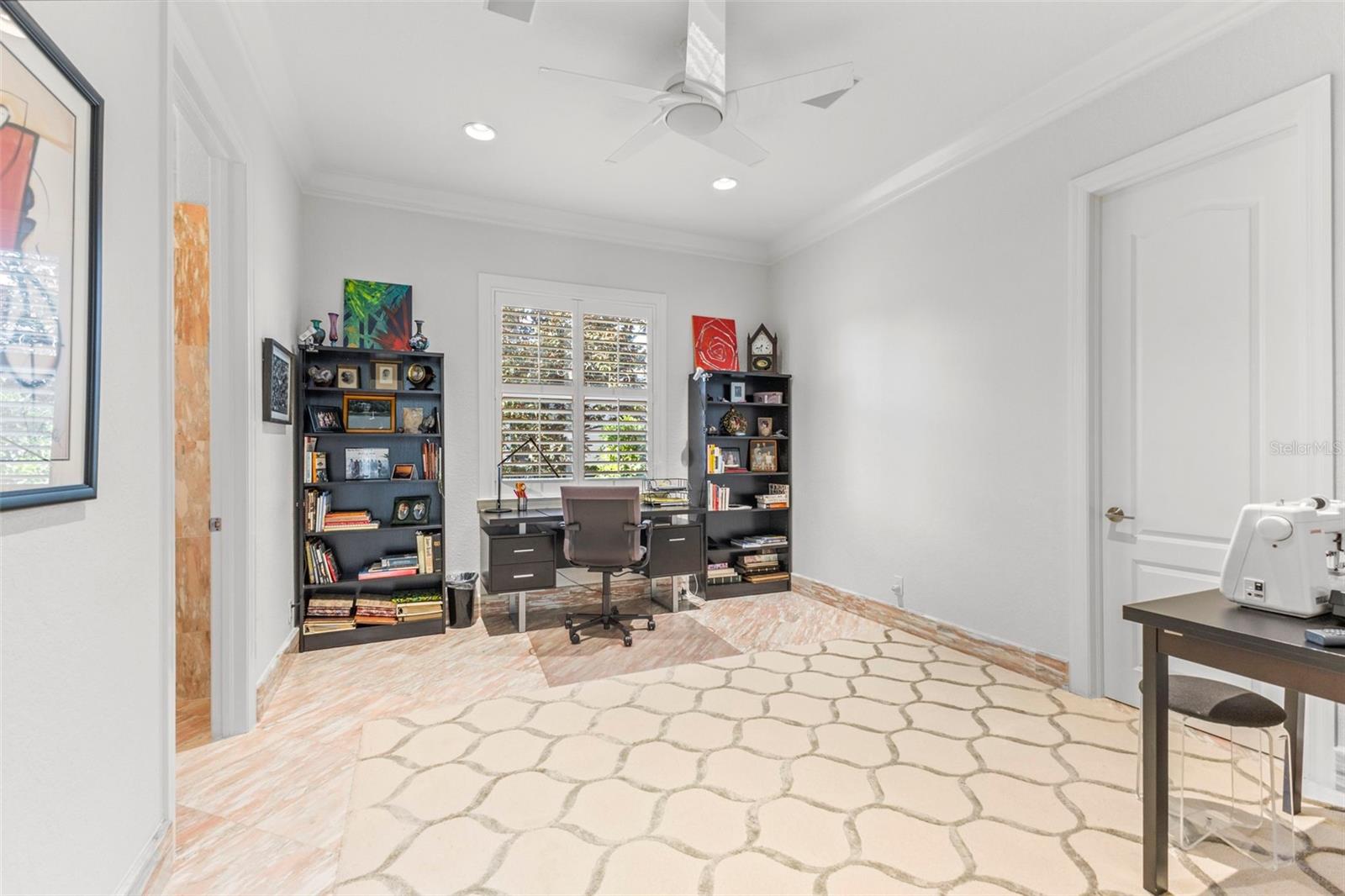 Listing photo id 32 for 530 Mac Ewen Drive