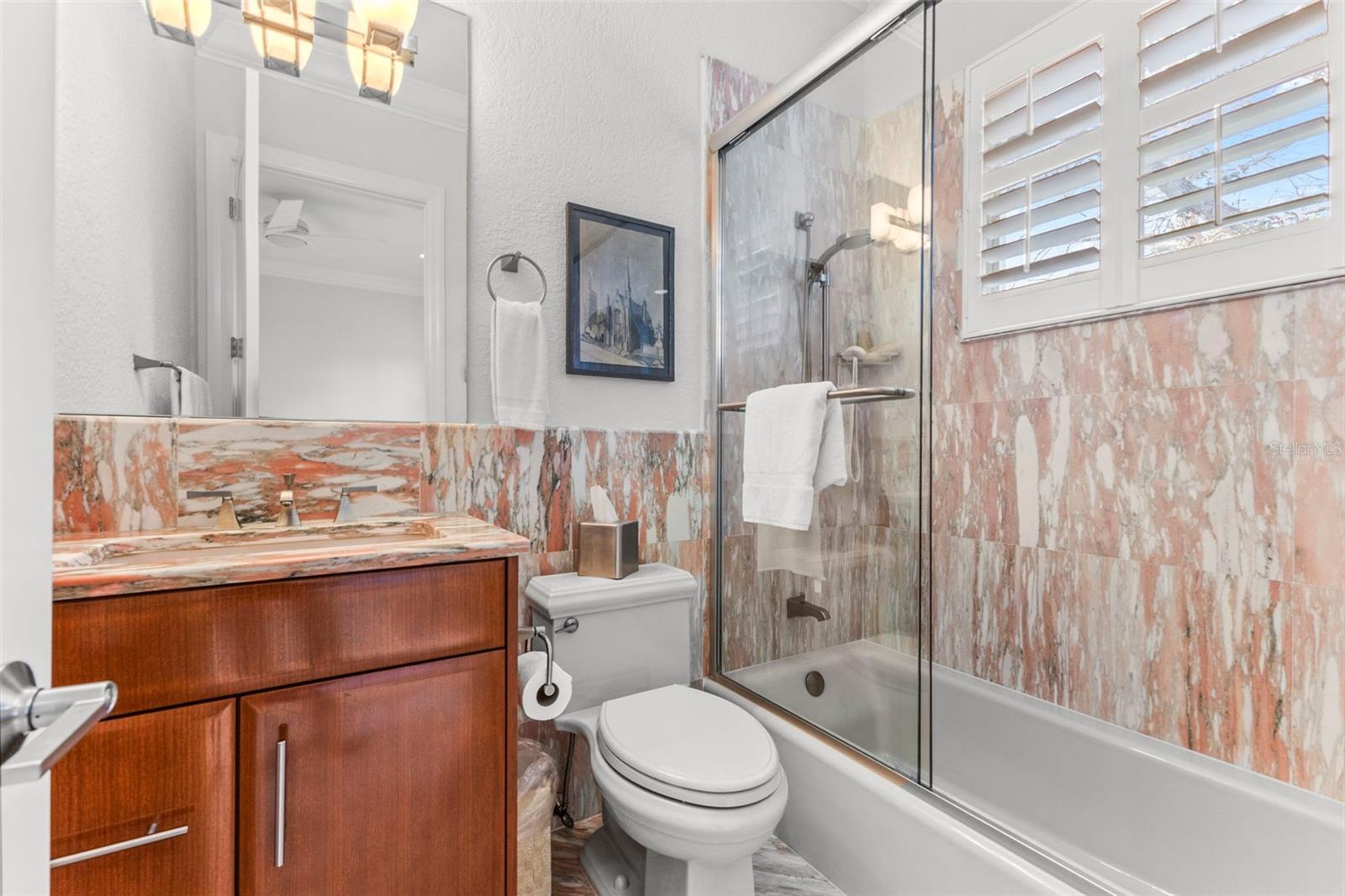 Listing photo id 33 for 530 Mac Ewen Drive