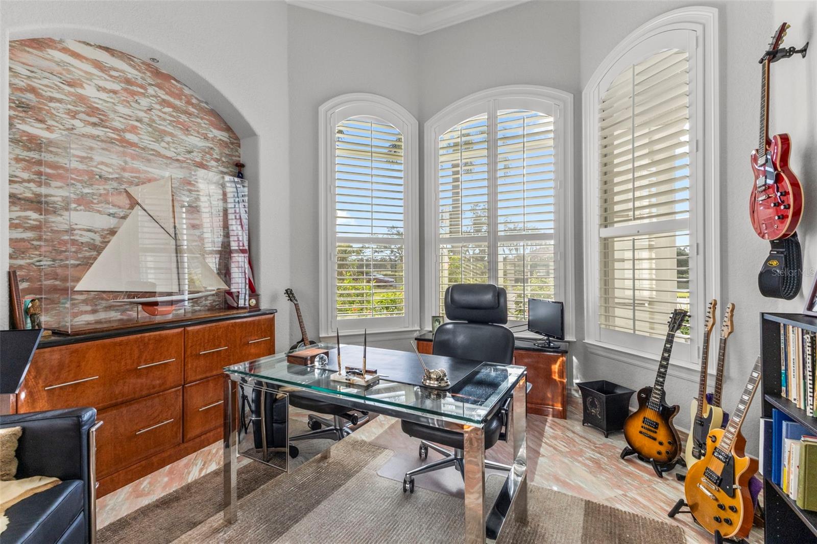 Listing photo id 35 for 530 Mac Ewen Drive