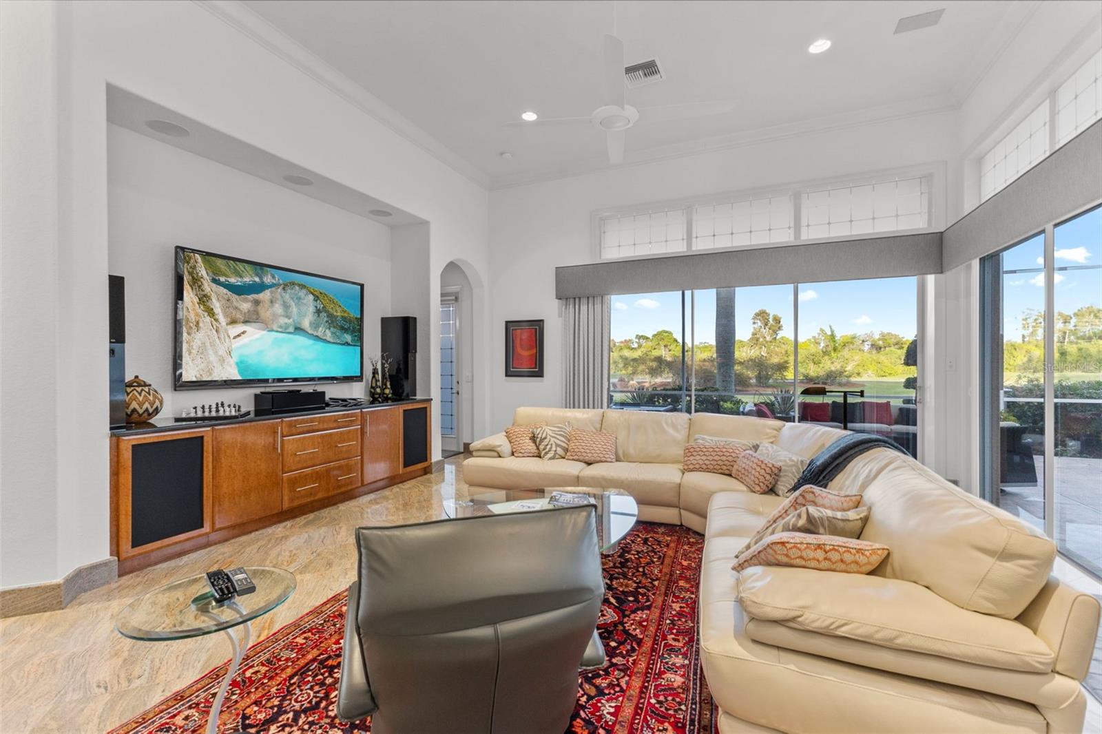 Listing photo id 38 for 530 Mac Ewen Drive