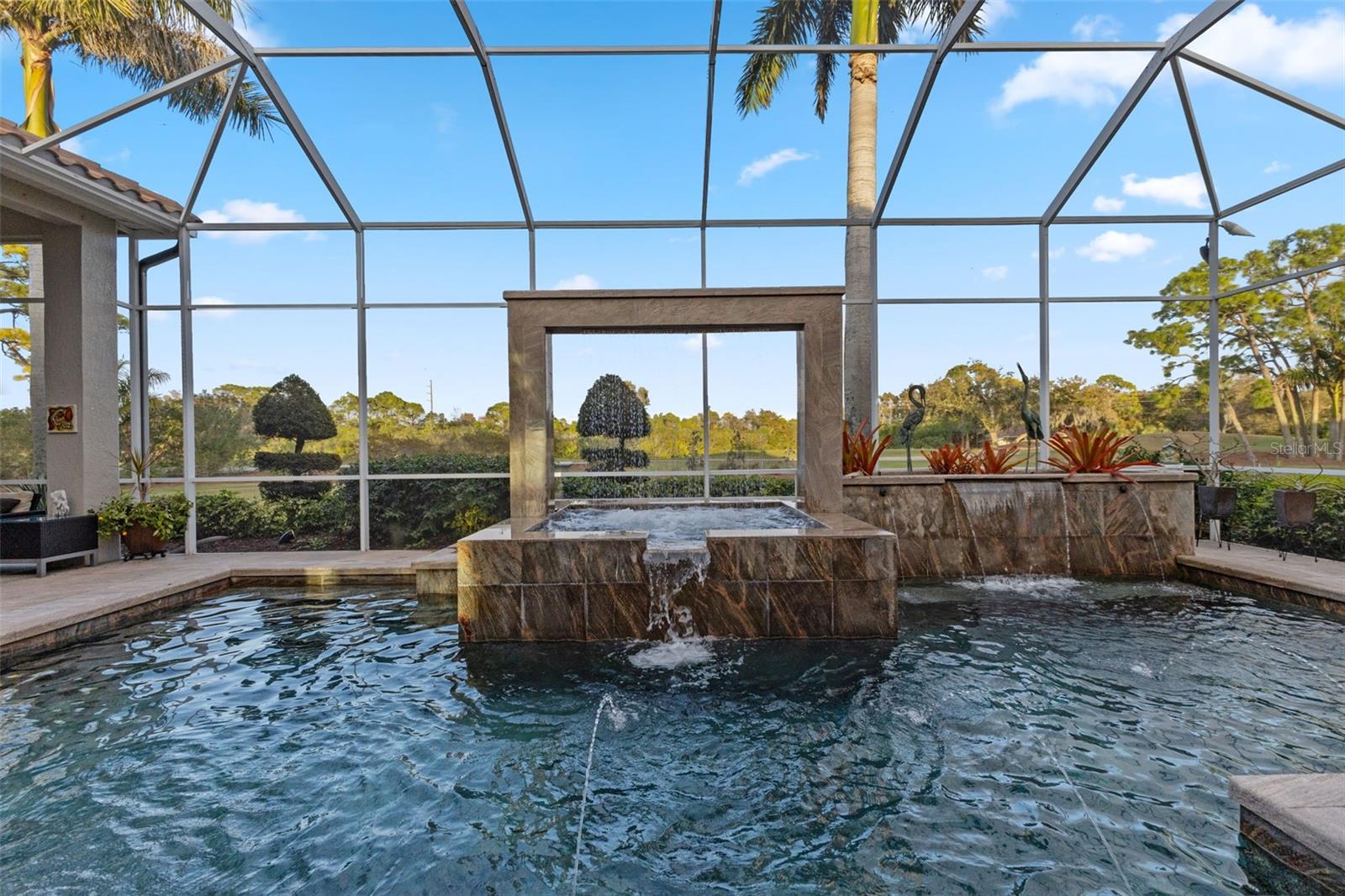 Listing photo id 49 for 530 Mac Ewen Drive