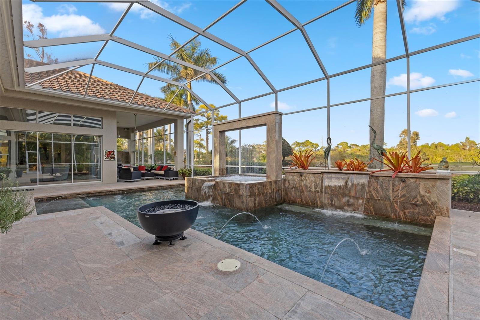 Listing photo id 51 for 530 Mac Ewen Drive